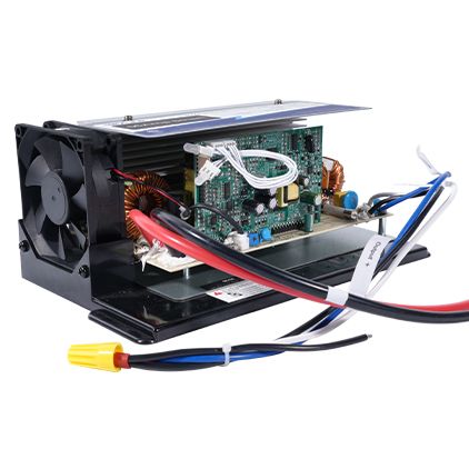 睿因800W智能房车充电器，最大55A多阶段式充电&nbsp;，适用于12V锂/铅酸电池，带可换保险丝与六重保护，房车/船艇专用电源转换器